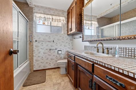 103 Brookside Drive Cloverdale CA 95425