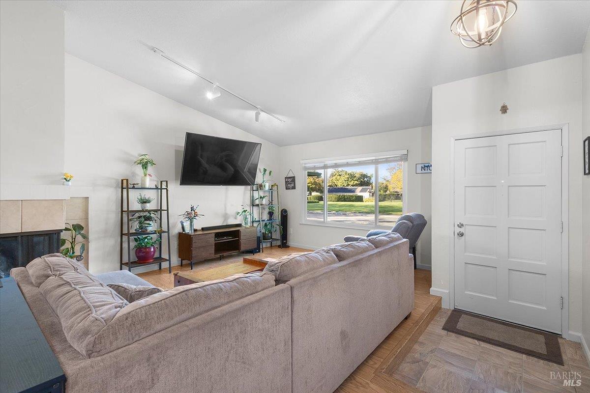 2456 Copperfield Drive Santa Rosa CA 95401