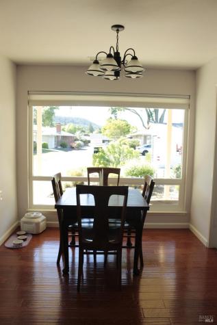 11 Oakgreen Santa Rosa CA 95409
