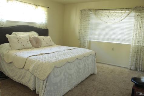 11 Oakgreen Santa Rosa CA 95409