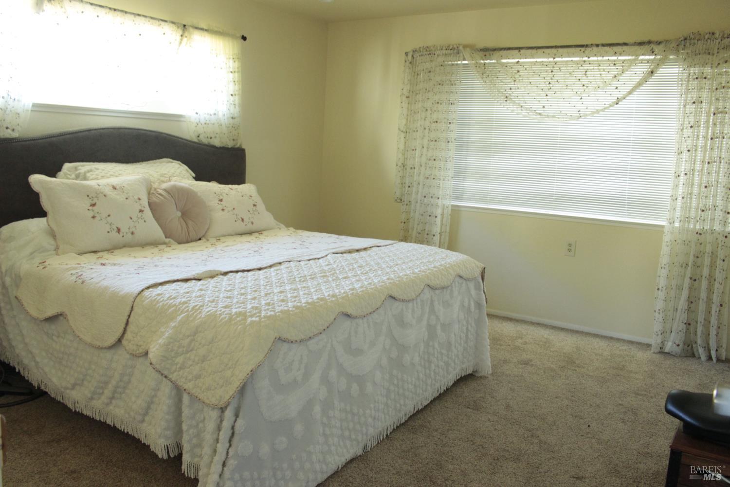 11 Oakgreen Santa Rosa CA 95409