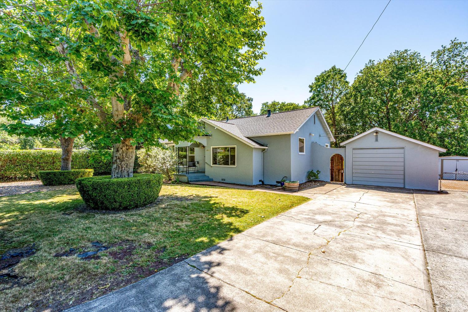 1011 Link Lane Santa Rosa CA 95401