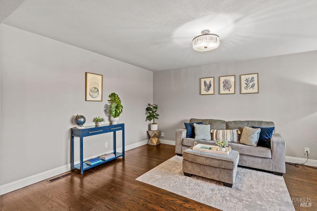 2033 Mission Boulevard Santa Rosa CA 95409