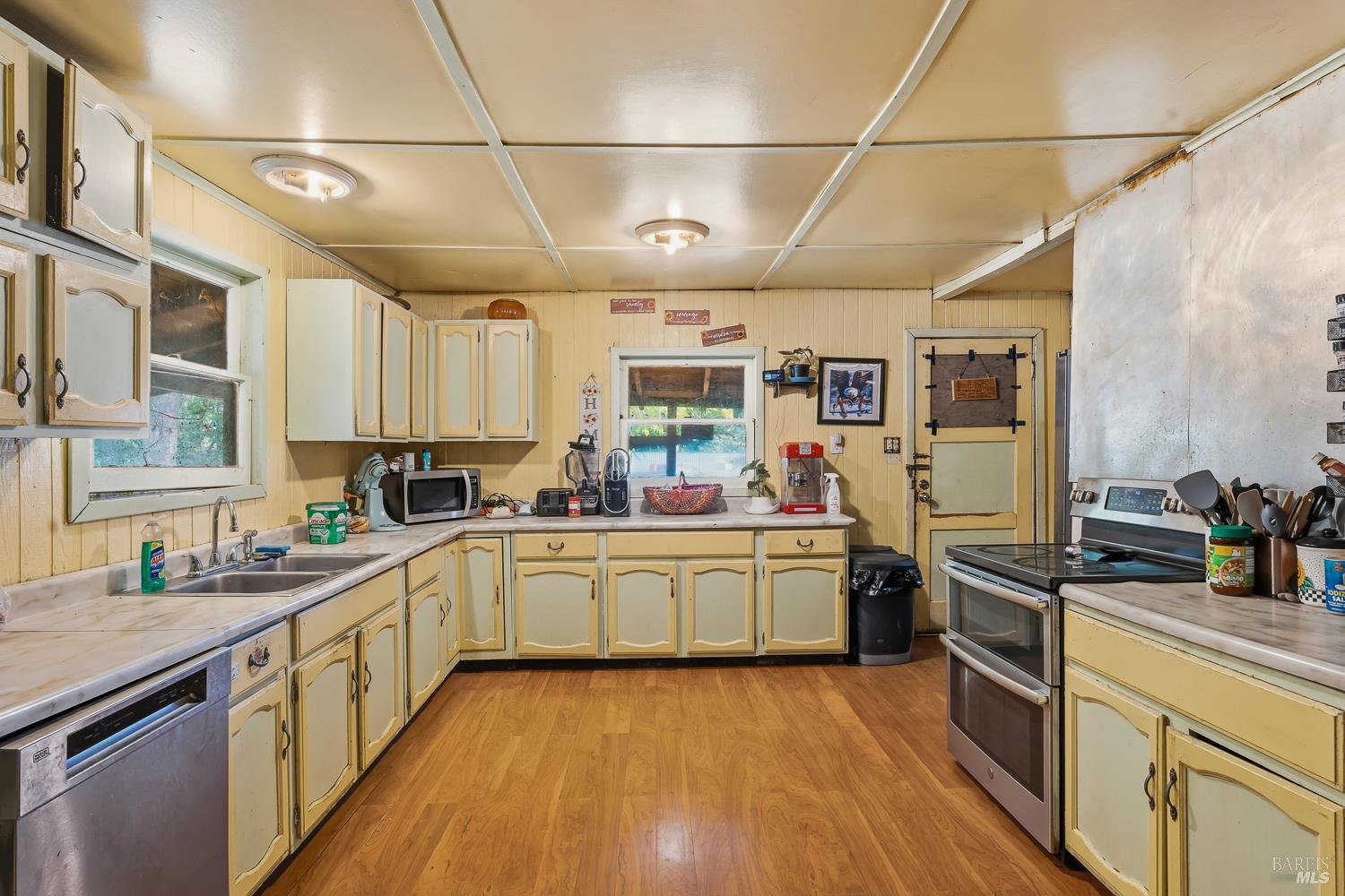 1995 E Hill Road Willits CA 95490