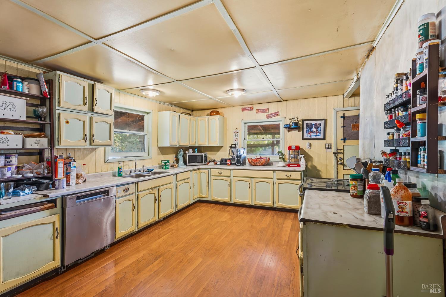 1995 E Hill Road Willits CA 95490