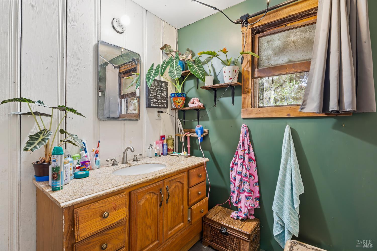 1995 E Hill Road Willits CA 95490