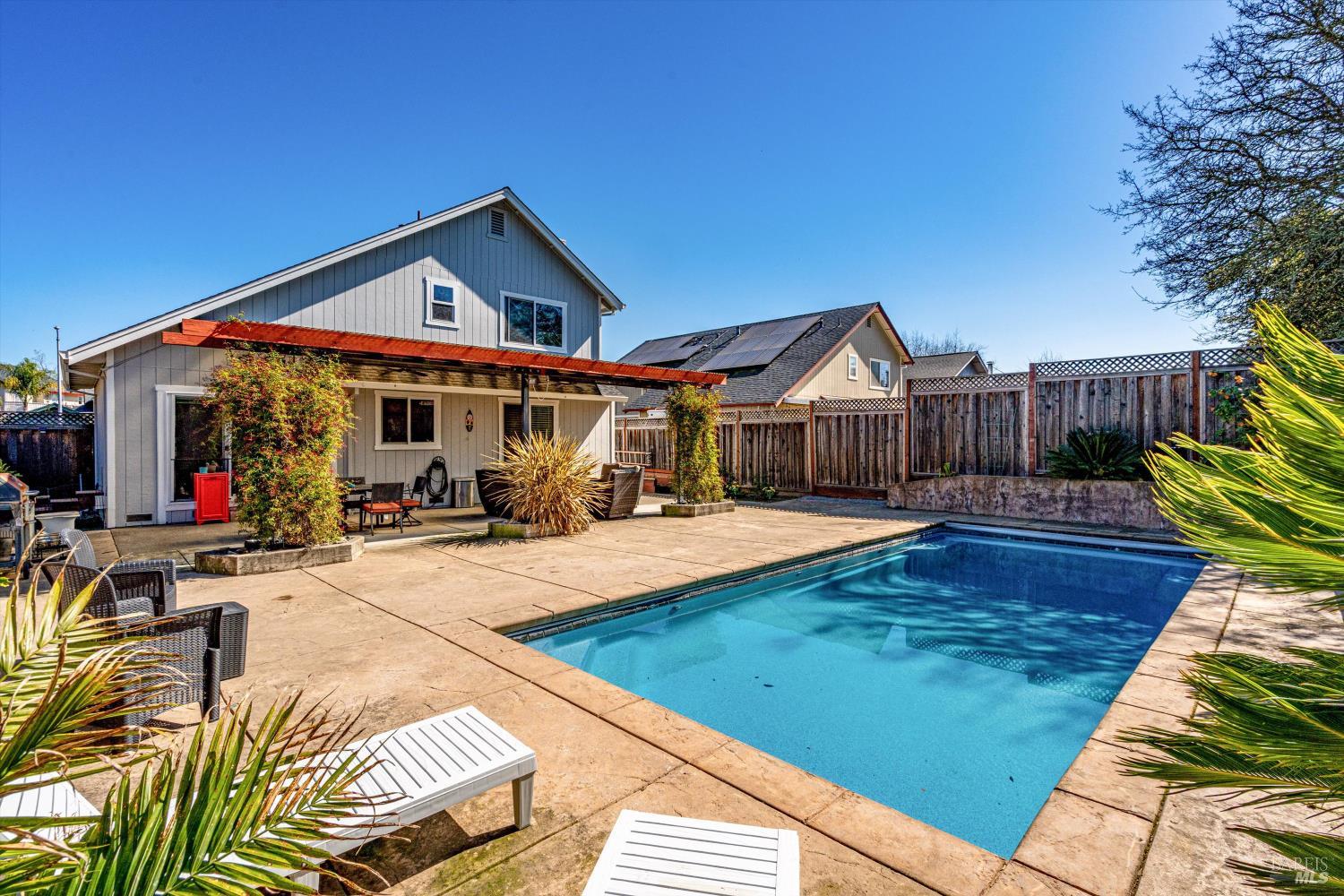 532 Walten Way Windsor CA 95492