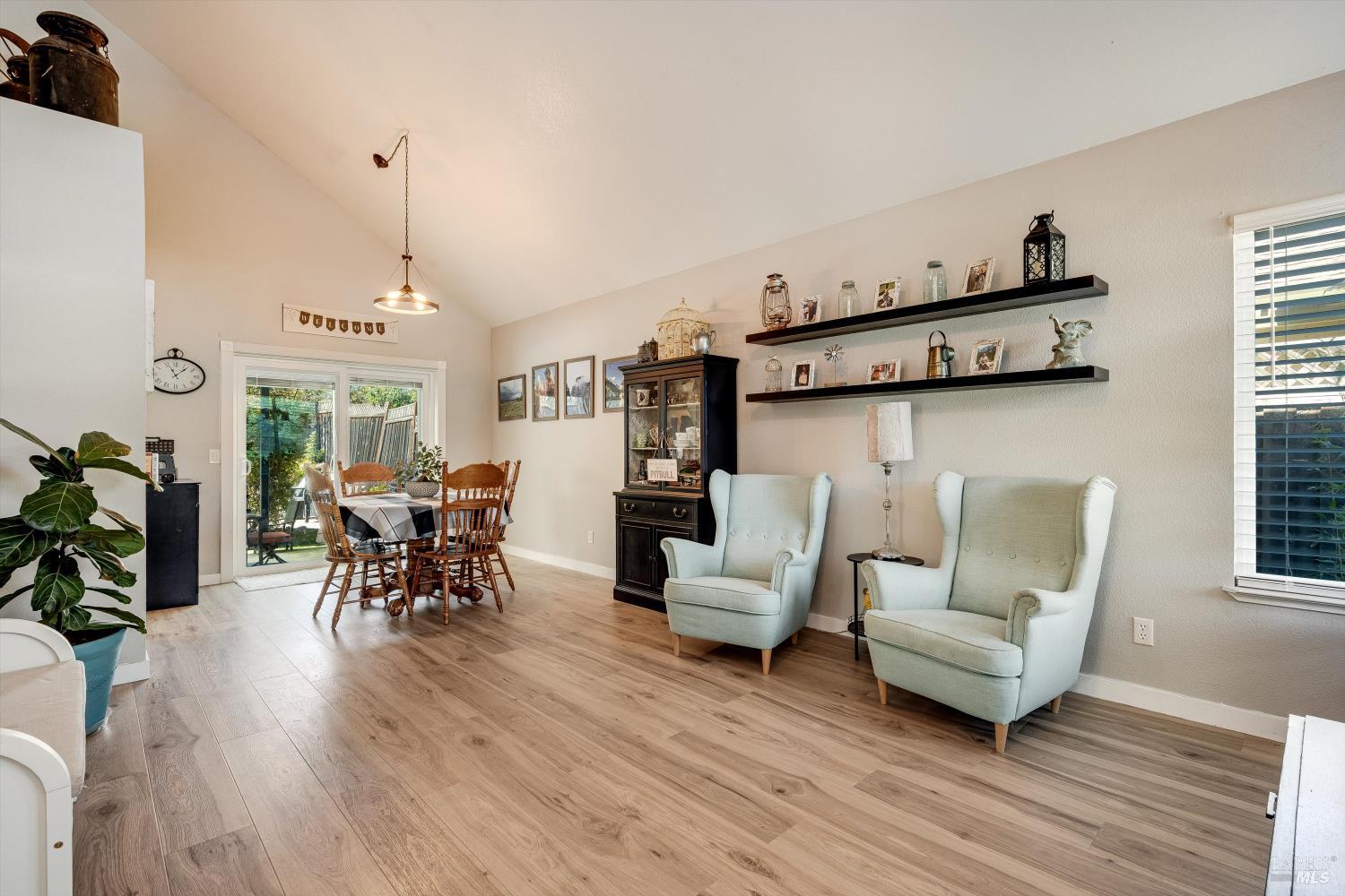 532 Walten Way Windsor CA 95492