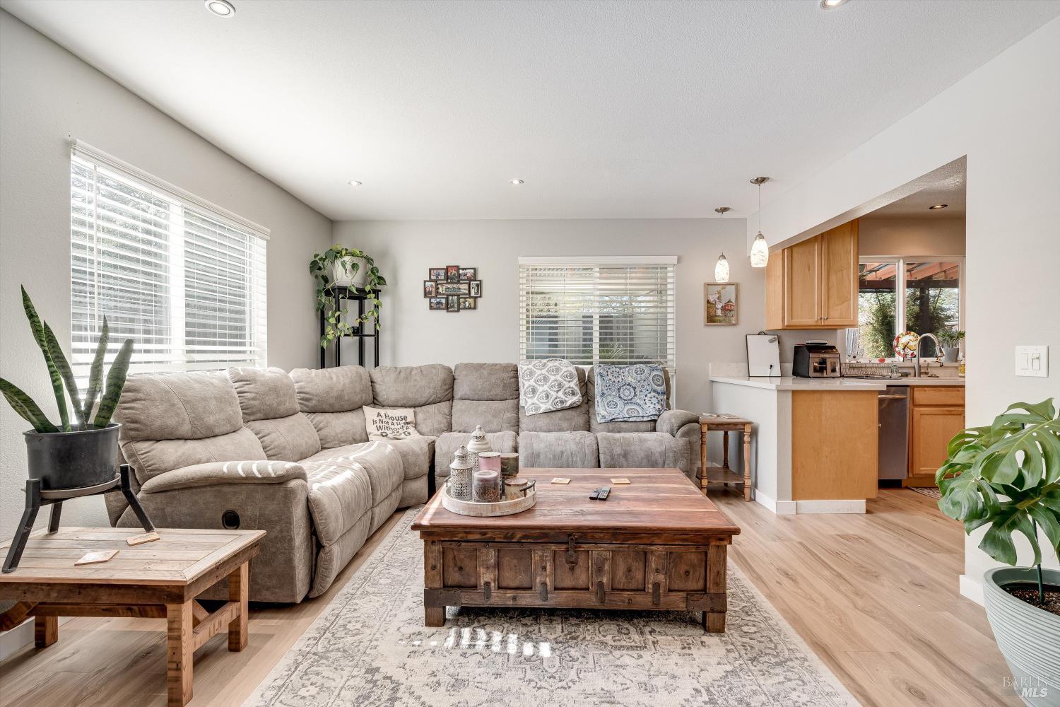 532 Walten Way Windsor CA 95492