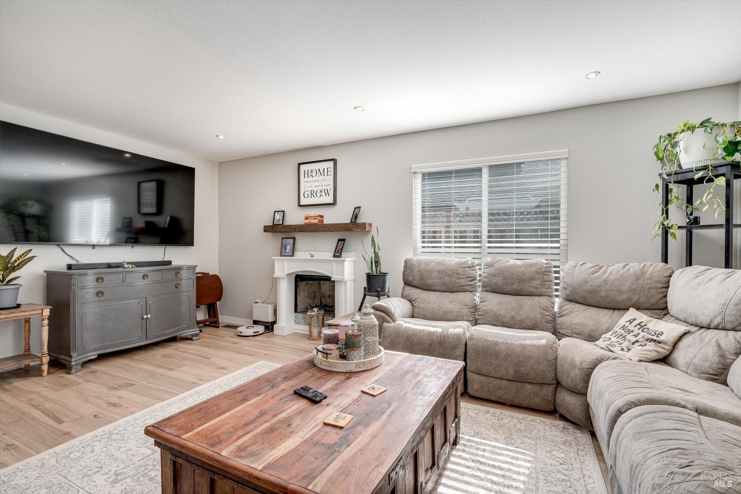 532 Walten Way Windsor CA 95492