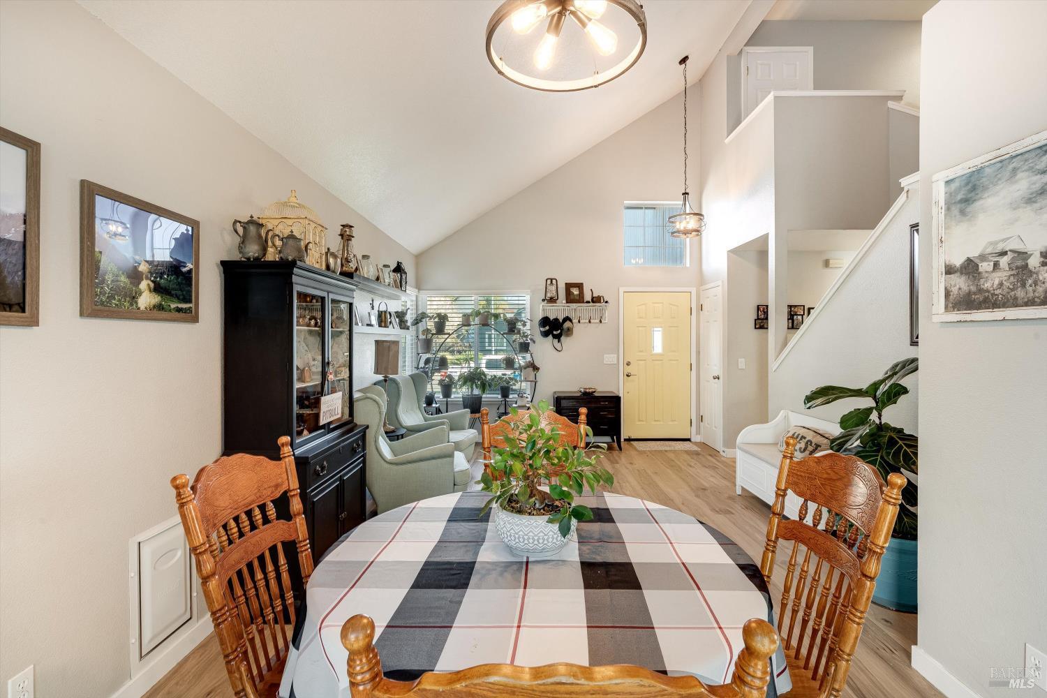 532 Walten Way Windsor CA 95492