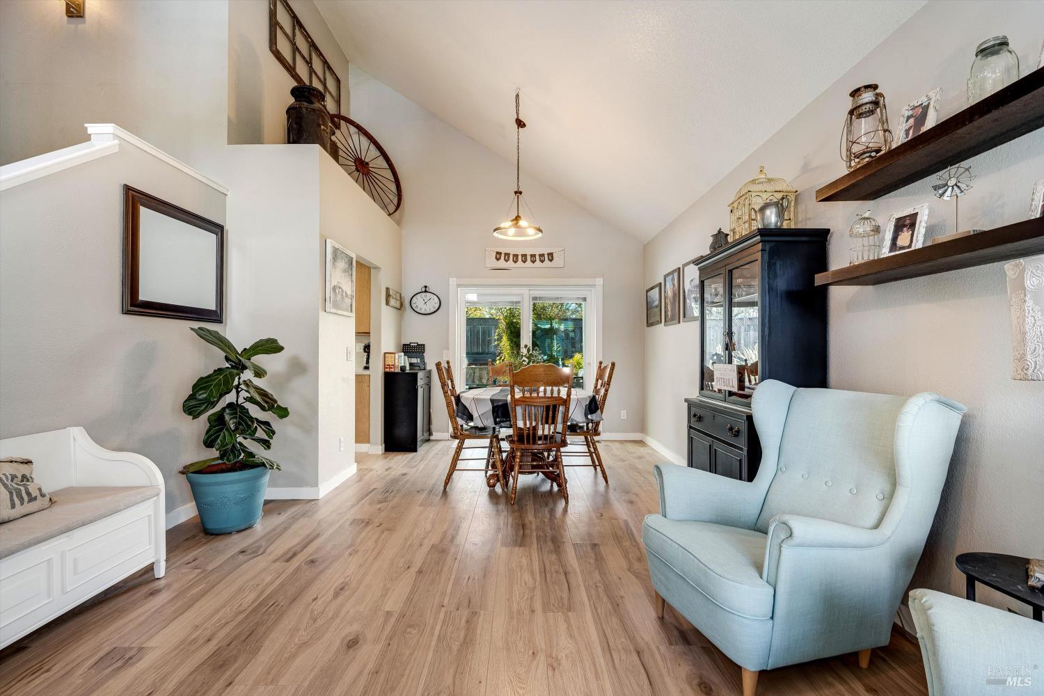 532 Walten Way Windsor CA 95492