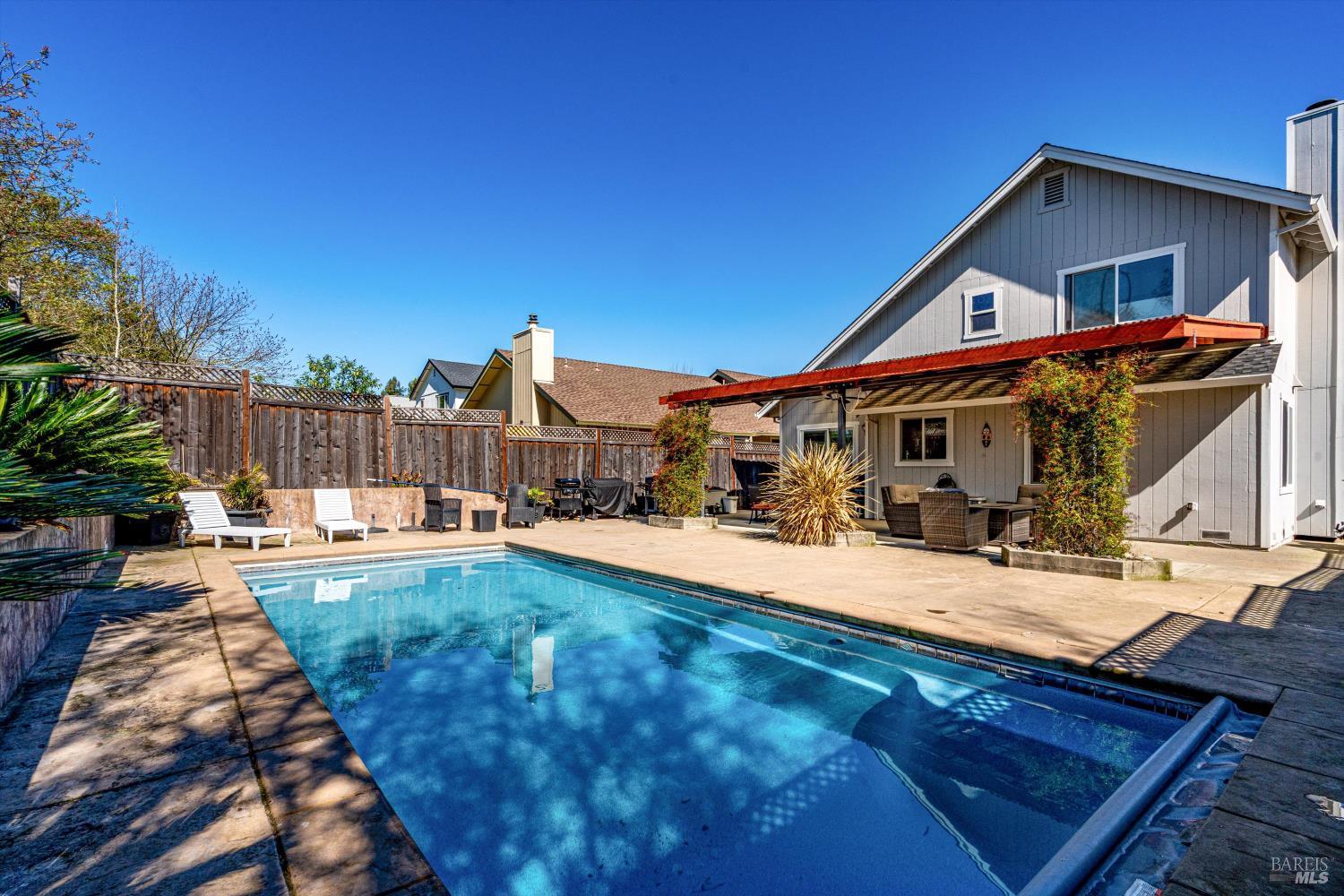 532 Walten Way Windsor CA 95492
