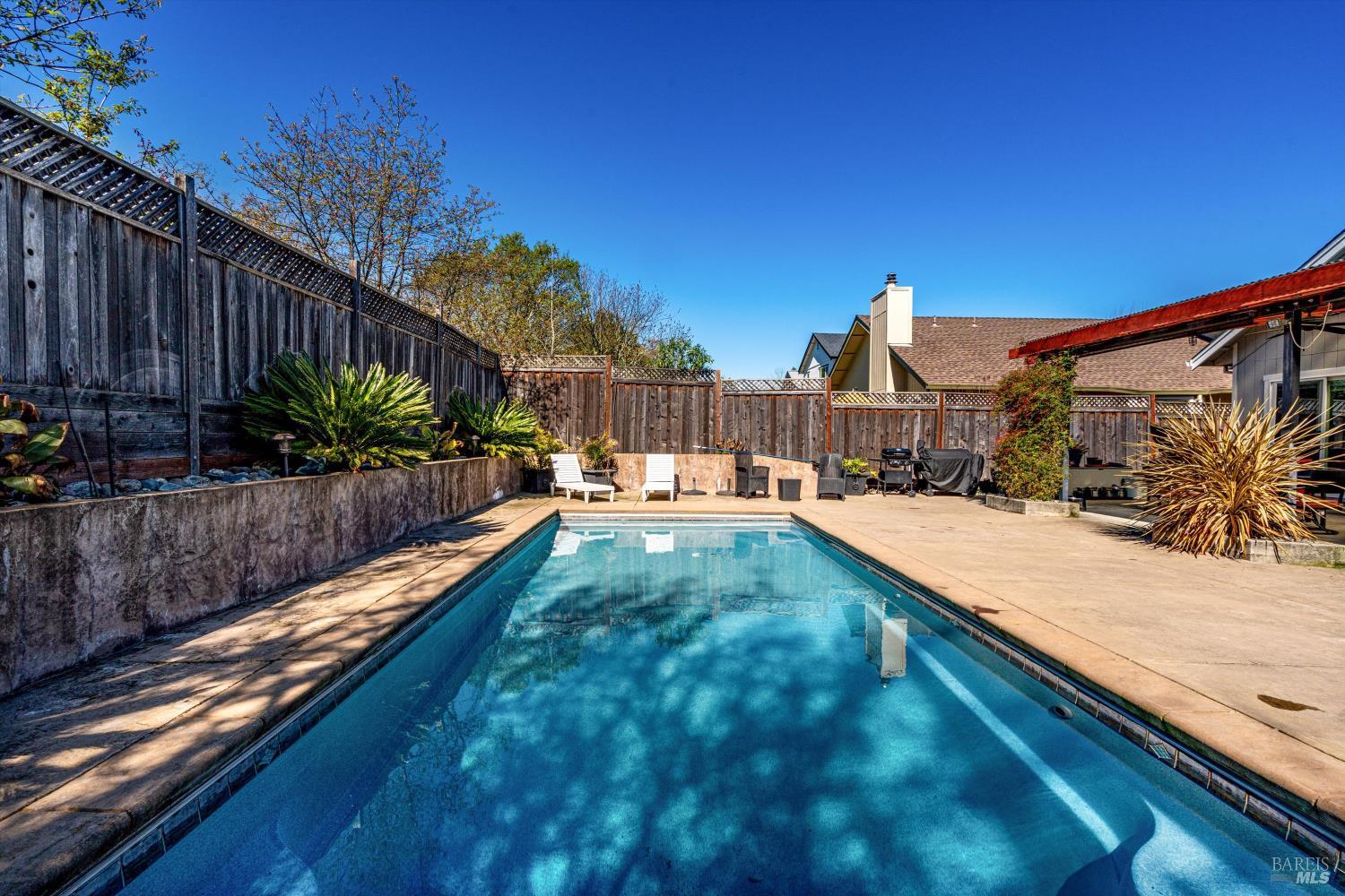 532 Walten Way Windsor CA 95492
