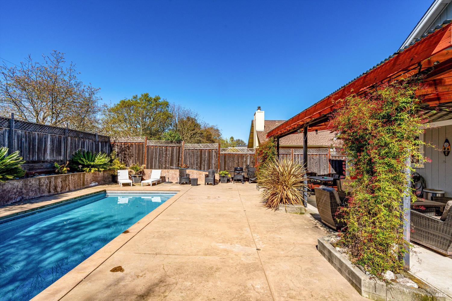 532 Walten Way Windsor CA 95492