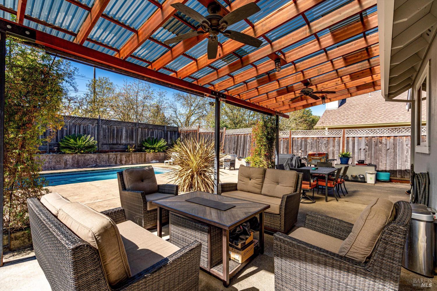 532 Walten Way Windsor CA 95492