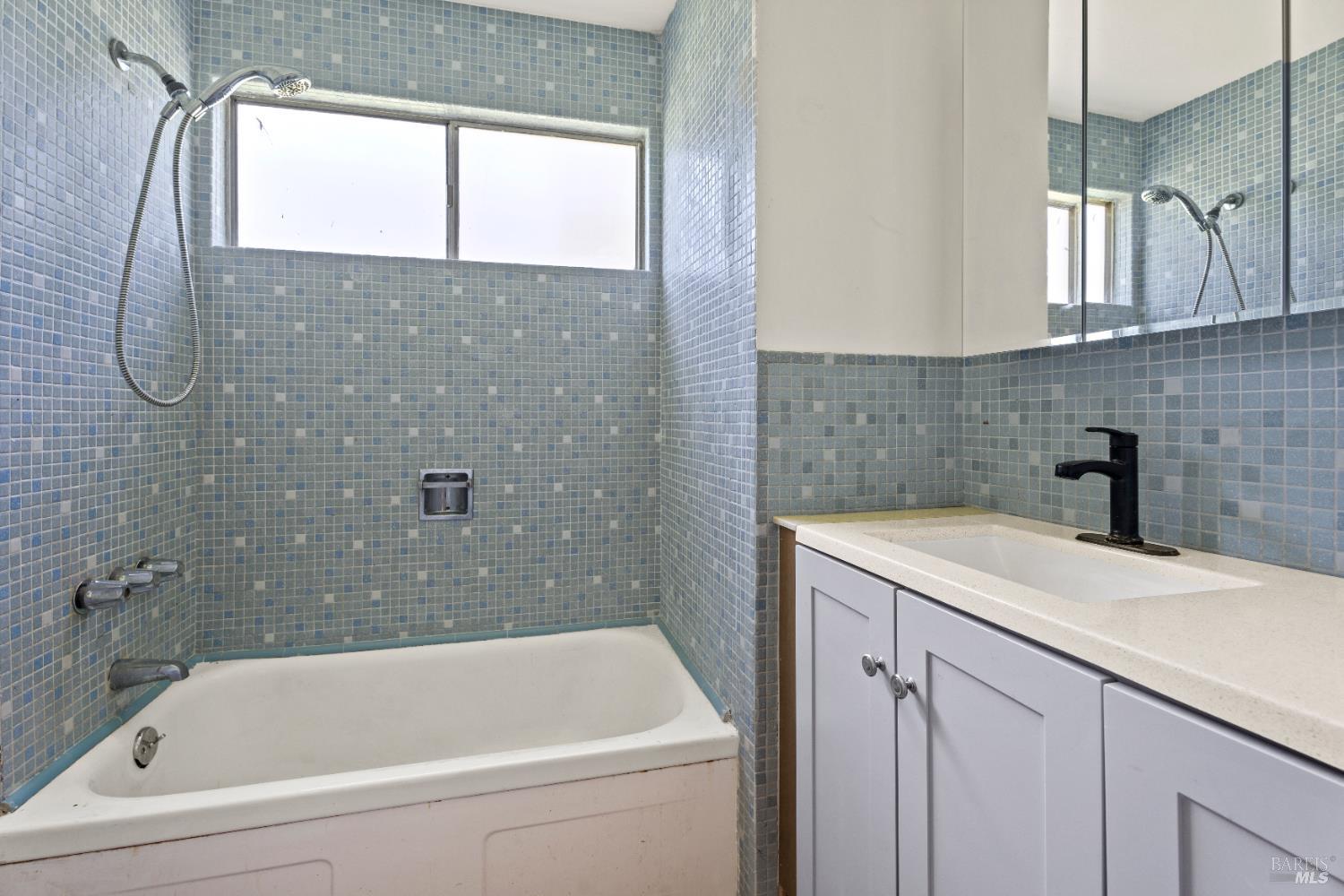 2025 Valley Road Willits CA 95490