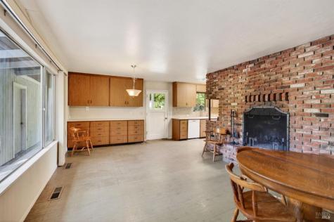 2062 Laguna Road Santa Rosa CA 95401