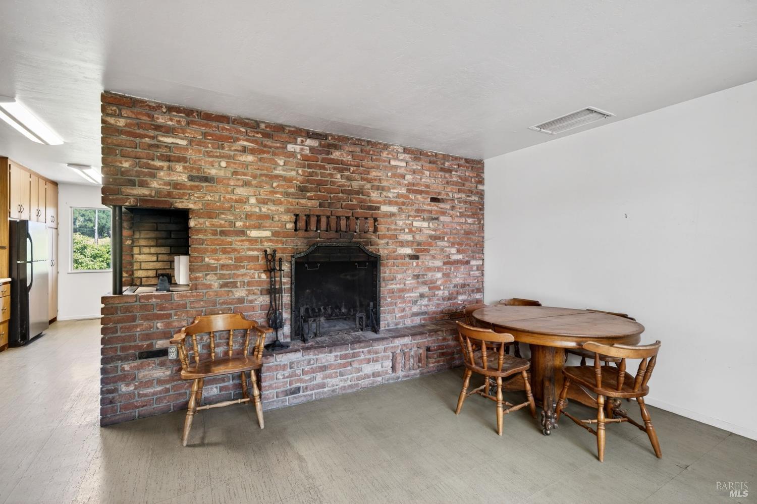 2062 Laguna Road Santa Rosa CA 95401
