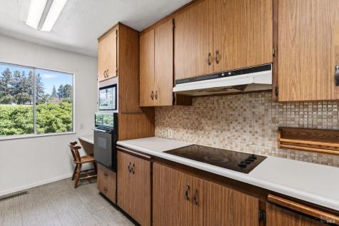 2062 Laguna Road Santa Rosa CA 95401