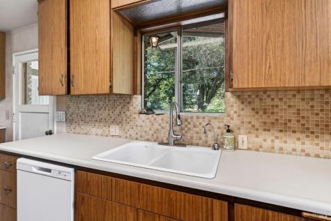 2062 Laguna Road Santa Rosa CA 95401