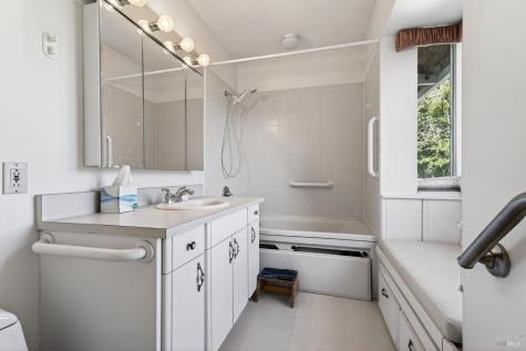 2062 Laguna Road Santa Rosa CA 95401