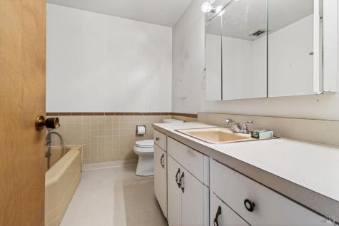 2062 Laguna Road Santa Rosa CA 95401