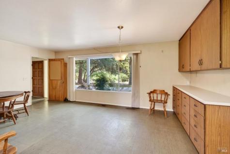 2062 Laguna Road Santa Rosa CA 95401