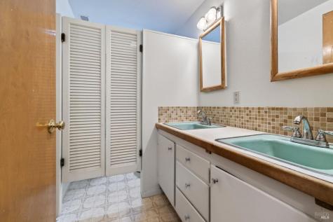 2062 Laguna Road Santa Rosa CA 95401