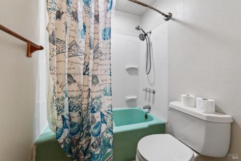 2062 Laguna Road Santa Rosa CA 95401