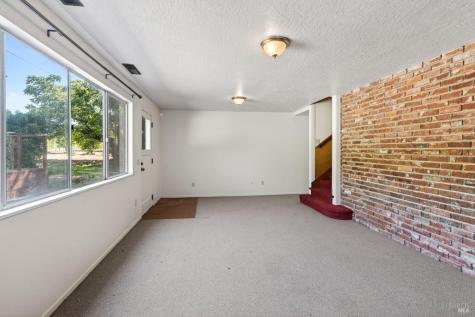 2062 Laguna Road Santa Rosa CA 95401