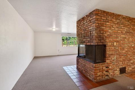 2062 Laguna Road Santa Rosa CA 95401