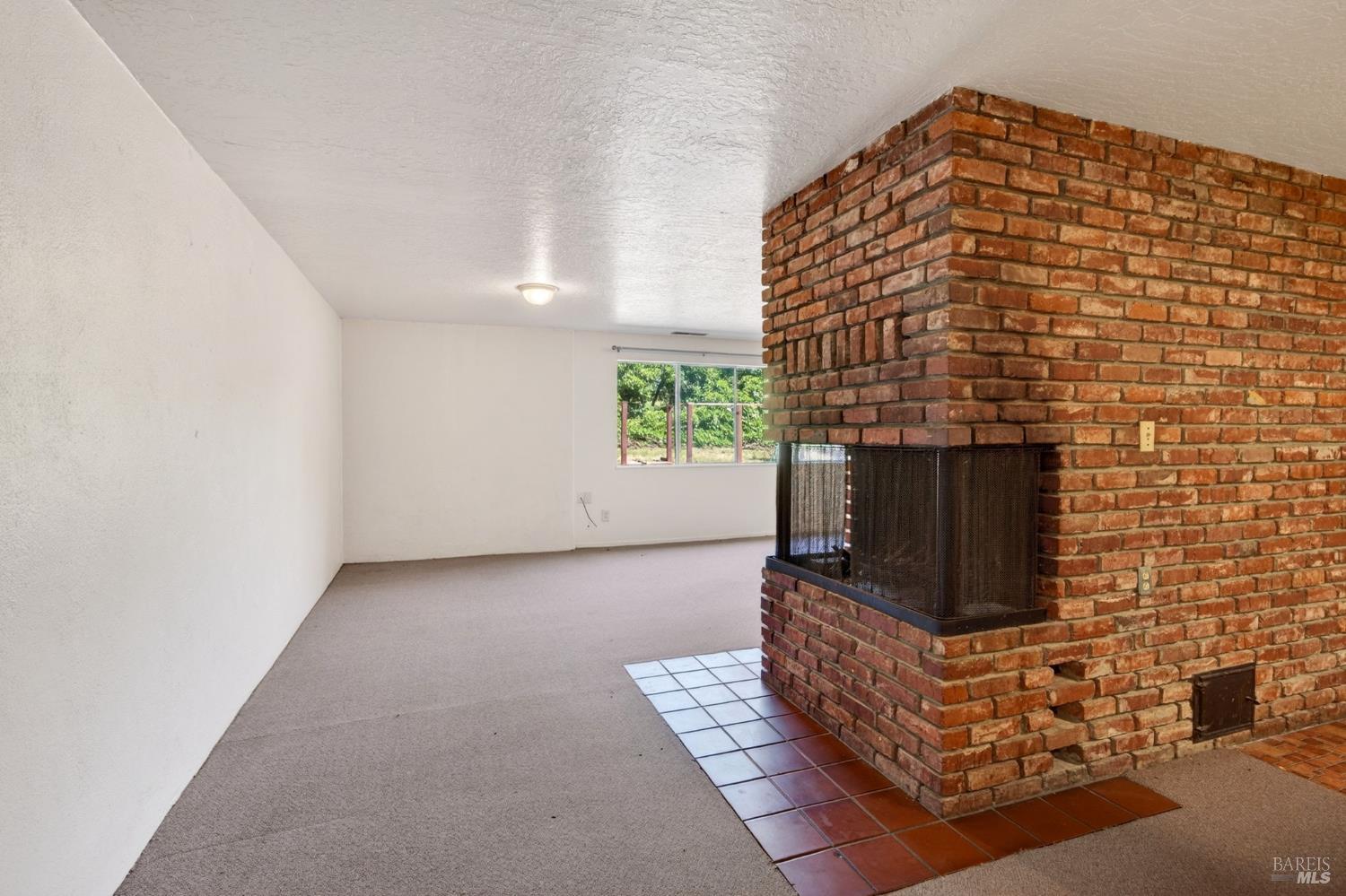 2062 Laguna Road Santa Rosa CA 95401