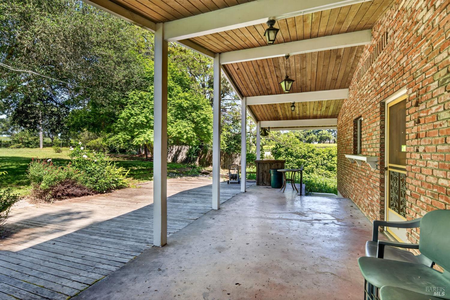 2062 Laguna Road Santa Rosa CA 95401