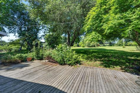 2062 Laguna Road Santa Rosa CA 95401