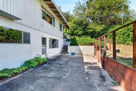 2062 Laguna Road Santa Rosa CA 95401