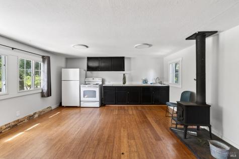 2062 Laguna Road Santa Rosa CA 95401
