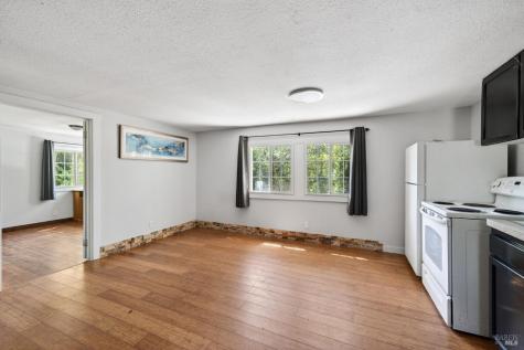 2062 Laguna Road Santa Rosa CA 95401