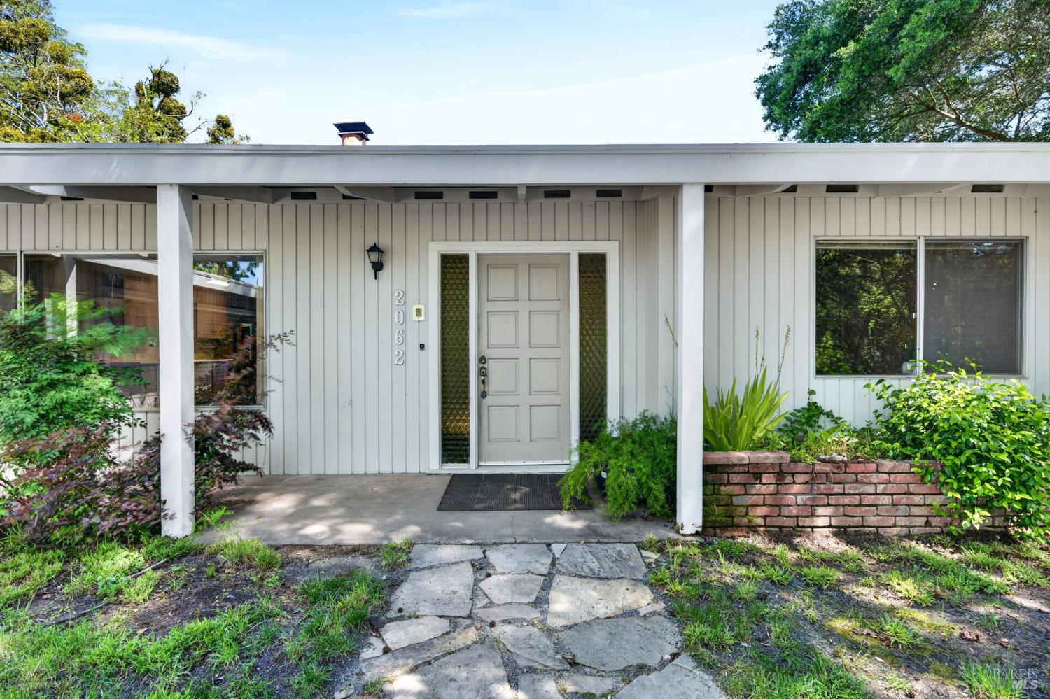 2062 Laguna Road Santa Rosa CA 95401