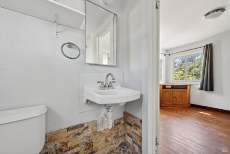 2062 Laguna Road Santa Rosa CA 95401