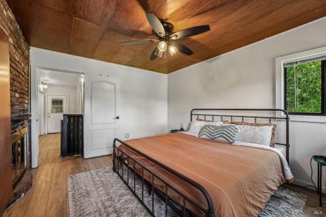 11688 Oak Road Forestville CA 95436