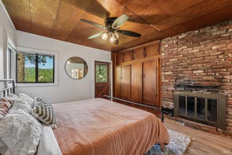 11688 Oak Road Forestville CA 95436