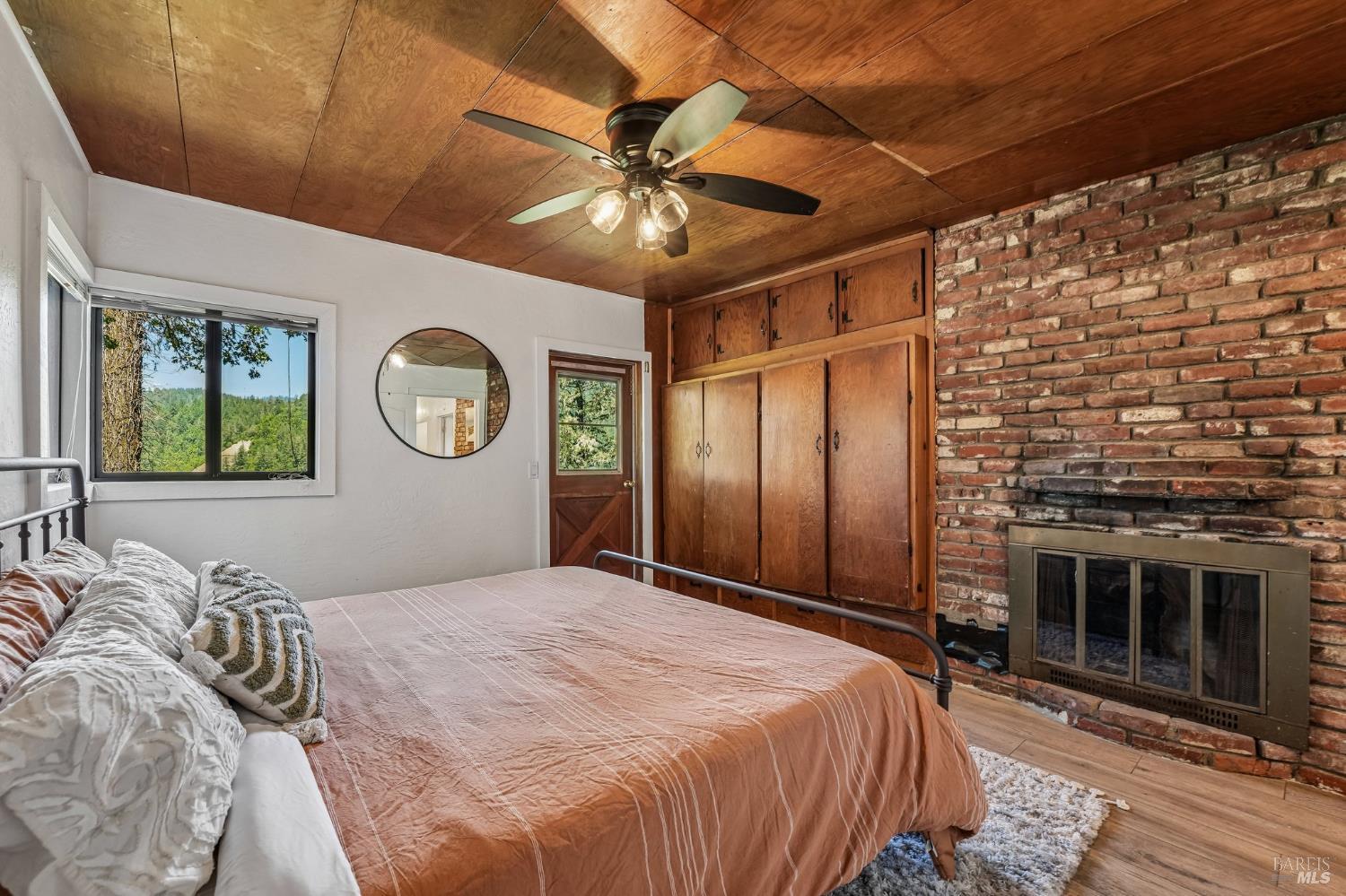 11688 Oak Road Forestville CA 95436