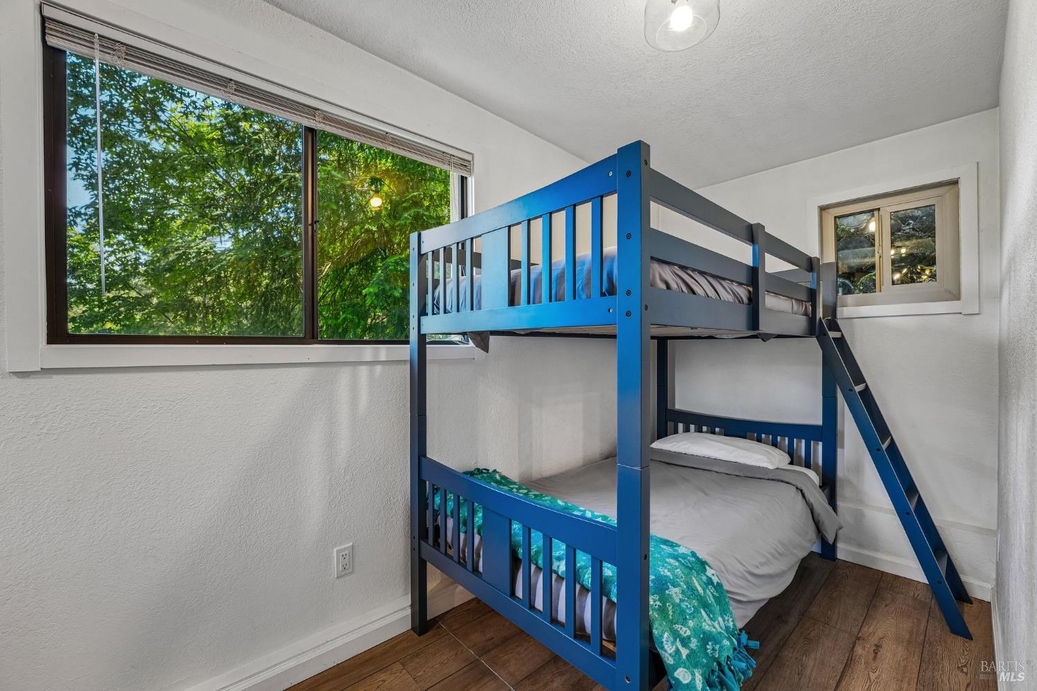 11688 Oak Road Forestville CA 95436