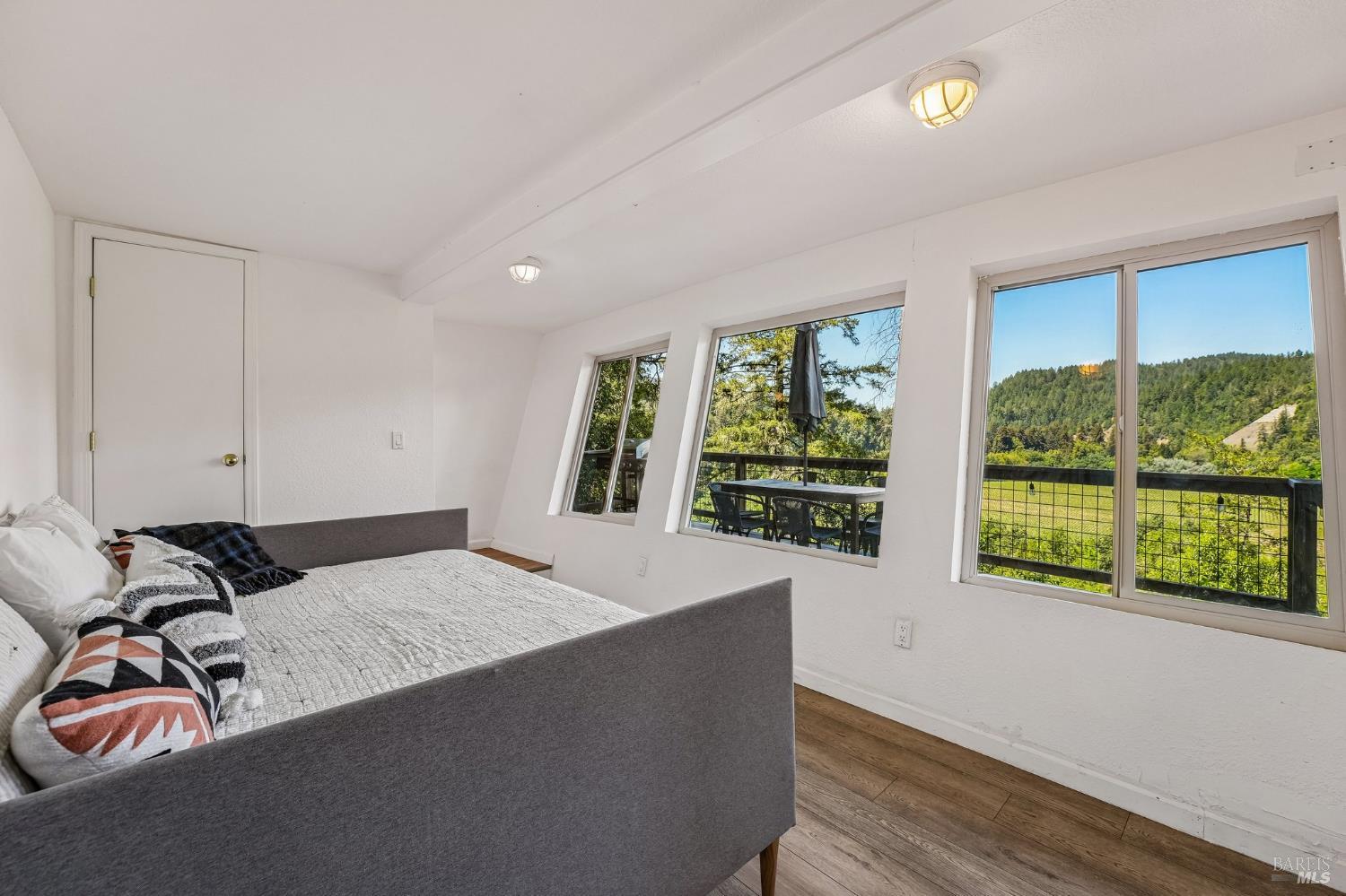 11688 Oak Road Forestville CA 95436