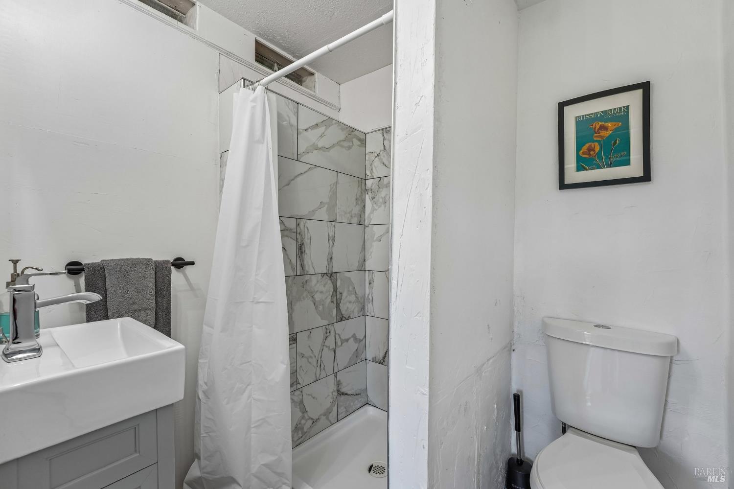11688 Oak Road Forestville CA 95436