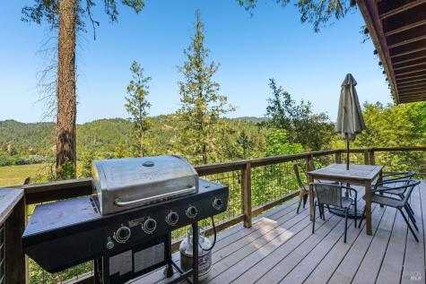 11688 Oak Road Forestville CA 95436