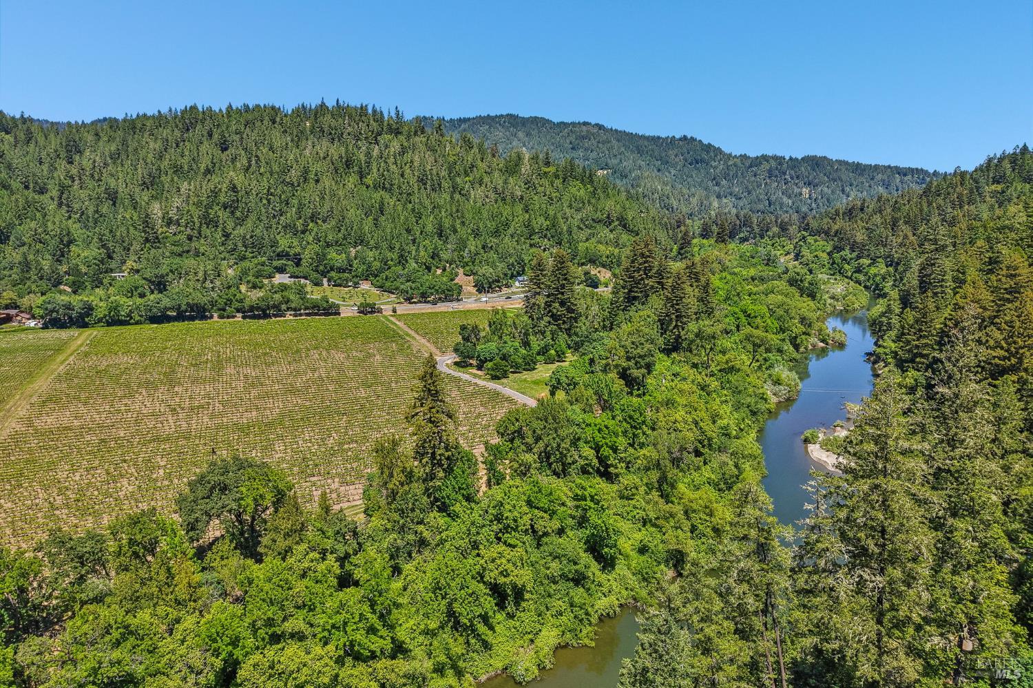 11688 Oak Road Forestville CA 95436