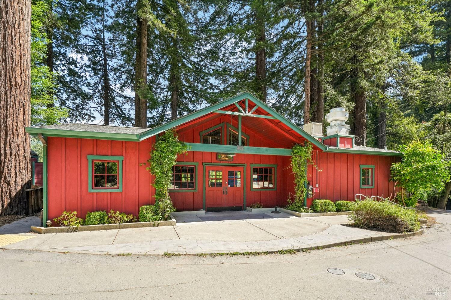 11688 Oak Road Forestville CA 95436
