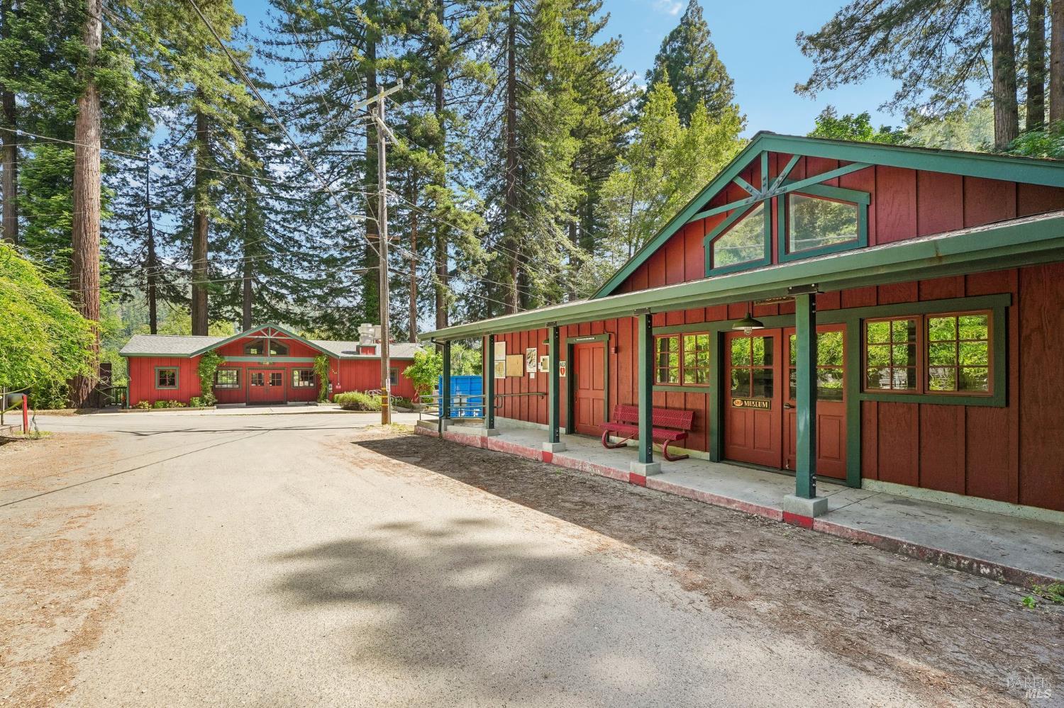 11688 Oak Road Forestville CA 95436